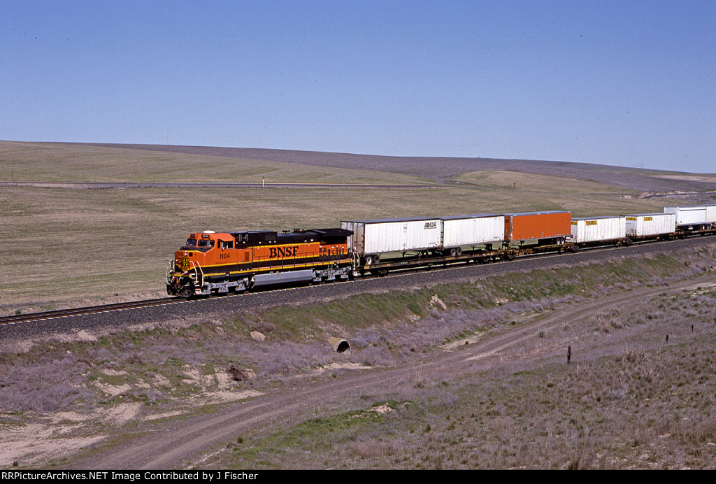 BNSF 1104